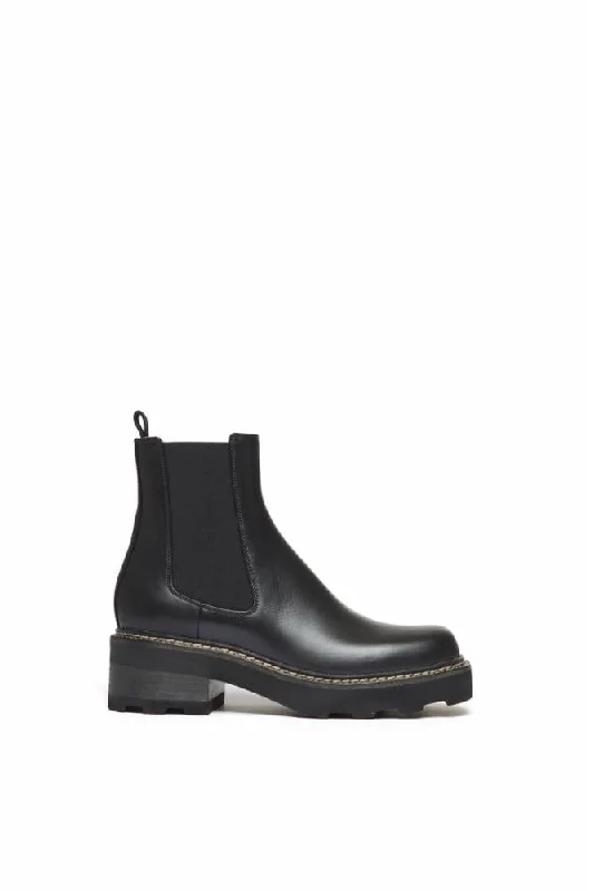 Jil Chelsea Boot in Black Leather